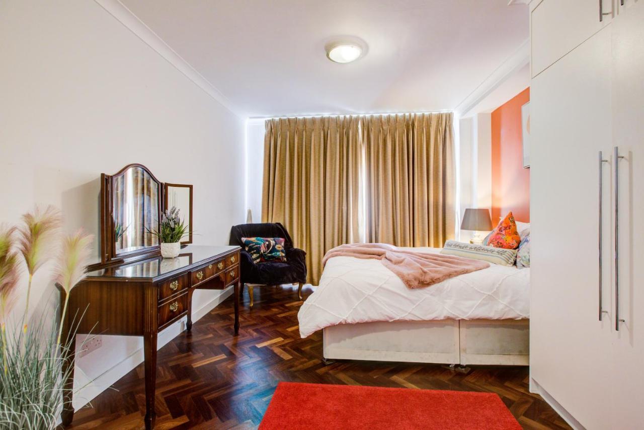 3-Bedroom, 3-Baths Apartment In Super Posh Marylebone, Central London, W1 Luaran gambar